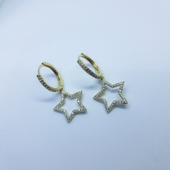 Brinco argola com estrela