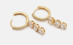 brinco argola com pedras de zirconias banhado no ouro 18k