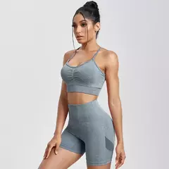 Conjunto Fitness Sólido - Shorts e Top para a Mulher Moderna. on internet