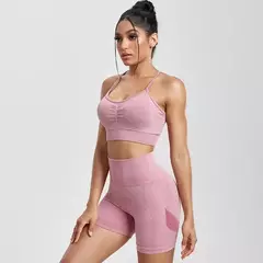 Conjunto Fitness Sólido - Shorts e Top para a Mulher Moderna.