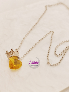 Cadena Catalina. Con figura corona encima de un corazón amarillo - comprar en línea