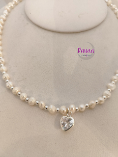 Collar Alegra. Hecho con perla de río y corazón de plata con zirconia