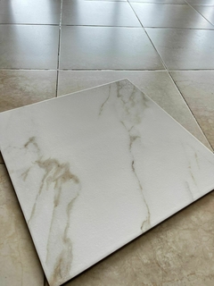 CALACATA BEIGE 51X51 - C:2.08m2 en internet