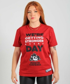 Camiseta "Nós tornamos mais fortes a cada dia" Vermelha