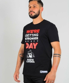 Camiseta "Nós tornamos mais fortes a cada dia" Preta - loja online