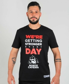 Camiseta "Nós tornamos mais fortes a cada dia" Preta - comprar online