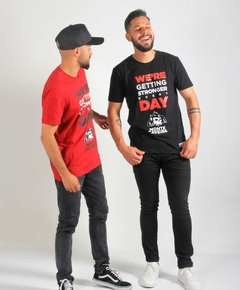 Camiseta "Nós tornamos mais fortes a cada dia" Vermelha - loja online