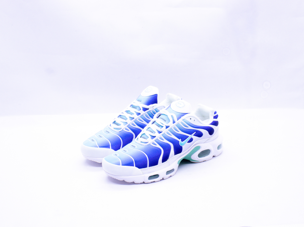 Air max plus azul e orders branco