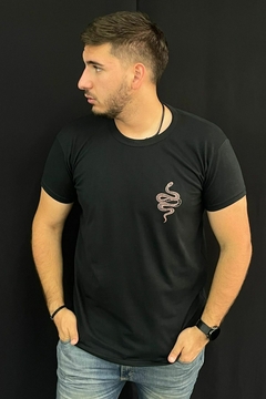 REMERA SNAKE