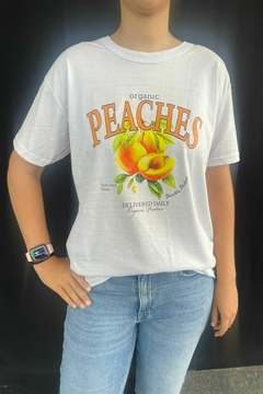 REMERA PEACHES