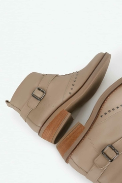 Bota Viamo cuero Drake beige en internet