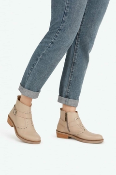 Imagen de Bota Viamo cuero Drake beige