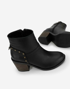 Bota de cuero Viamo Layla negra