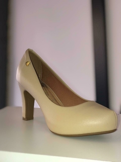 STILETTO CON PLATAFORMA INTERNA BEIGE