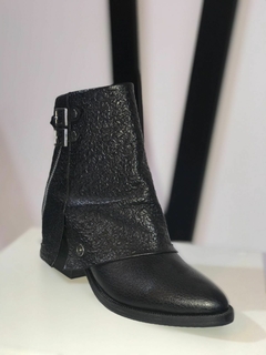 Botas de cuero negro con solapa - tienda online