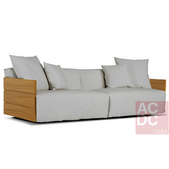 sofá com tecido cru  e braços em lamina de madeira