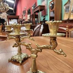 PAR DE CANDELABROS DOS BRAZOS BRONCE en internet