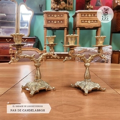 PAR DE CANDELABROS DOS BRAZOS BRONCE