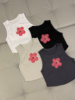 MUSCULOSA FLOR HIBISCUS - comprar online