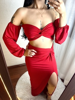 Conjunto Isis Vermelho na internet