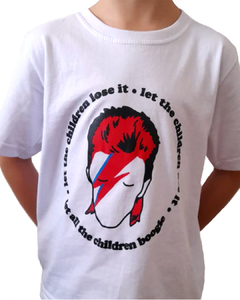 camiseta branca estampada com desenho do David Bowie e a frase "let the children lose it/ let the children use it/ let all the children boogie", em tamanho infantil, sem gênero