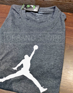 Camiseta Nike Jumpman Gola C US502 na internet