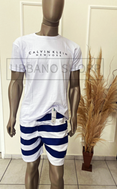 Camiseta Calvin Klein NY Clássica Gola C US505