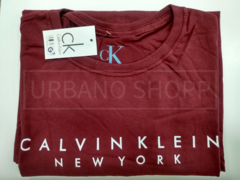 Camiseta Calvin Klein NY Clássica Gola C US505