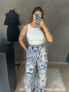 Calça pantalona estampada azul