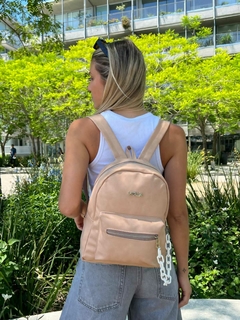 Mochila con detalle de Cadena en blanco plástico ( Le da una seguridad a sus Deslizadores, ANTI ROBO ). - tienda online