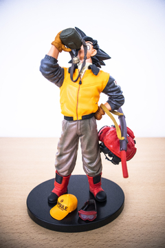 Figura de Goku Explorador Cantimplora - Simil Banpresto - comprar online