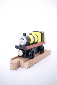 Tren Bee James de Madera - Thomas & Friends - Importado - comprar online