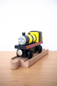 Tren Bee James de Madera - Thomas & Friends - Importado - comprar online