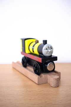 Tren Bee James de Madera - Thomas & Friends - Importado - Unytoys