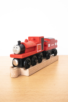 Combo Tren Scarlet + vagón Sodor Line Rojo madera - Thomas & Friends - Importado - comprar online