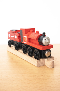 Combo Tren Scarlet + vagón Sodor Line Rojo madera - Thomas & Friends - Importado en internet