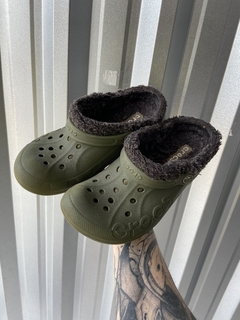 Crocs peluciada