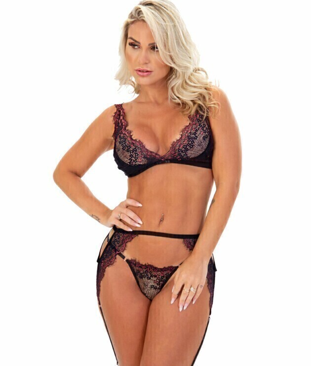 Lingerie com cinta liga – Duda