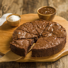 Brownie de chocolate meio amargo com Caramelo e Flor de Sal na internet