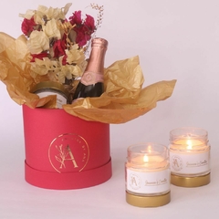 Kit Presente Perfeito: Vela Aromática, Mini Espumante, Arranjo de Flores e Caixa Elegante-Celebre Momentos Especiais