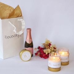 Kit Presente com Vela Aromática (candle box), Espumante e Sacola Personalizada-Celebre com Estilo e Elegância: