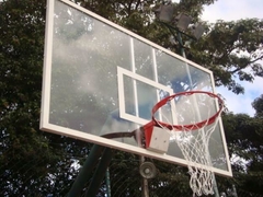 TABELA DE BASQUETE EM VIDRO TEMPERADO COM ESTRUTURA 1,80X1,05 - comprar online