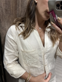 Camisa 100% linho M/L com bordado bolso - Brisa Shop