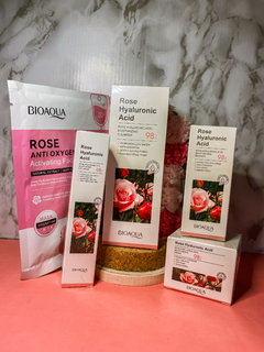 Kit cuidado facial de ácido hialurónico y rosas Bioqua