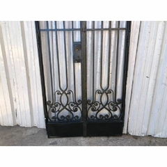 Imagen de Puerta de frente o entrada antigua de hierro forjado con marco código 11077