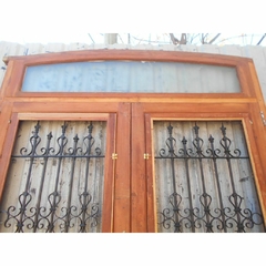 Puerta portón antiguo de madera cedro con rejas de hierro forjado art 9298