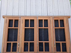 Ventana De Madera Cedro Con Celosias Cod.12413 Chapasusadas en internet