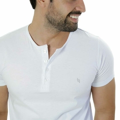 CAMISETA HENLEY BRANCO na internet