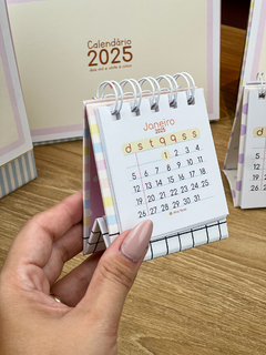 Mini Calendário de Mesa 2025 na internet