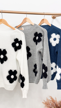 Tricot Flowers - Samara's Closet